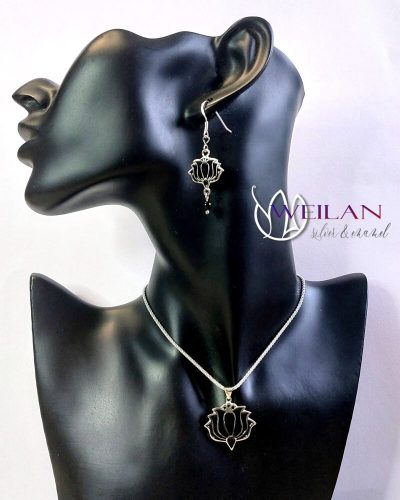 Kalocsai - Tulipán ezüst tűzzománc szett viselése