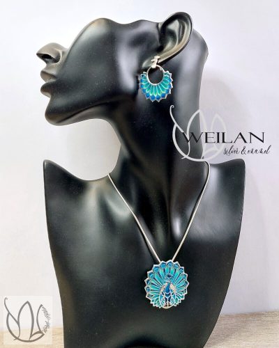 Fölszállott a páva - Büszke páva - ezüst tűzzománc szett viselése