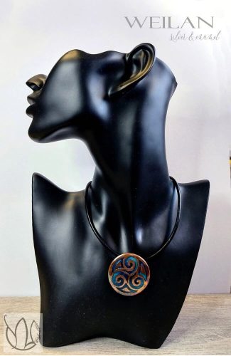 Kelta - Triskelion bronz tűzzománc medál viselése