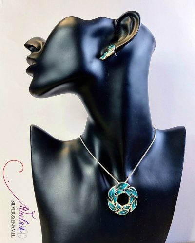 Leaf - Laurus / Babér ezüst tűzzománc medál viselése