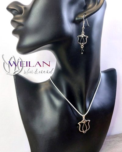 Tradició - Matyó - tulipán ezüst tűzzománc szett viselése