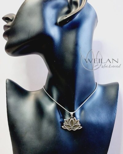 Lótusz ezüst medál viselése