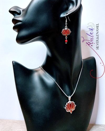 Kalocsai - Tulipán ezüst tűzzománc szett viselése