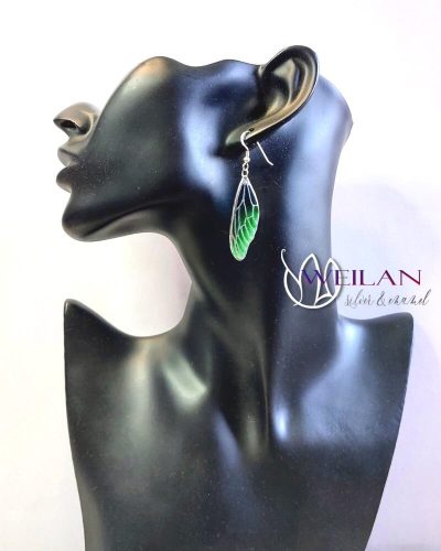 Wings - Dragonfly - ezüst ajour tűzzománc fülbevaló viselése