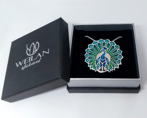 Fölszállott a páva - Büszke páva - ezüst tűzzománc medál Weilan díszdobozban