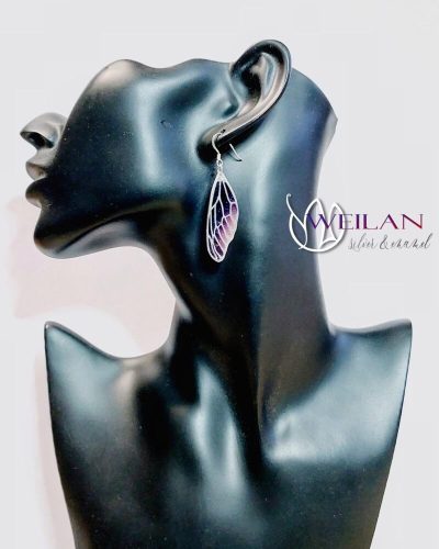 Wings - Dragonfly - ezüst ajour tűzzománc fülbevaló viselése