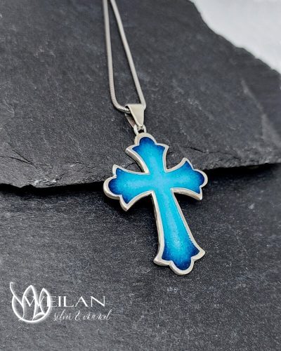 Klasszikus ezüst tűzzománc kereszt medál viselése