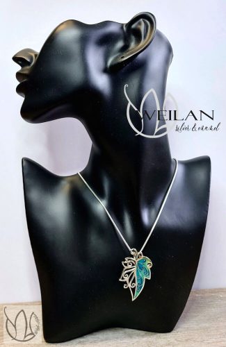 Leaf - Hedera / borostyánlevél ezüst tűzzománc medál viselése