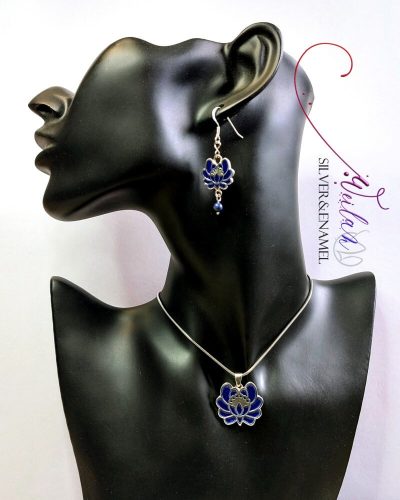 Tradició - Kalocsai - Rózsa ezüst tűzzománc szett viselése