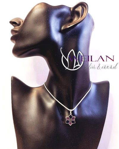 Clematis ezüst tűzzománc medál viselése