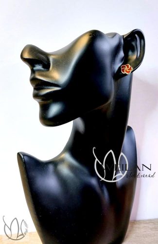 Karnevál - Virág ezüst tűzzománc fülbevaló viselése