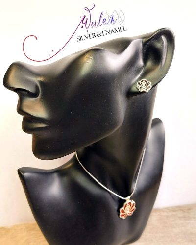 Tradició - Matyó - Rózsa ezüst tűzzománc fülbevaló viselése