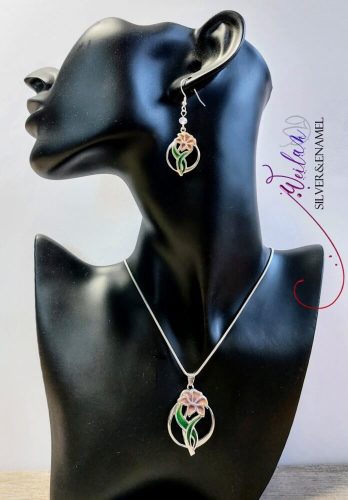 Flora - Liliom ezüst tűzzománc szett viselése