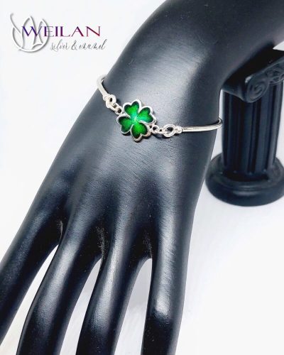 Négylevelű lóhere ezüst tűzzománc szett viselése