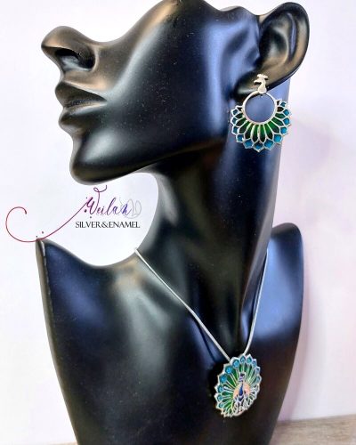 Fölszállott a páva - Büszke páva - ezüst tűzzománc szett viselése