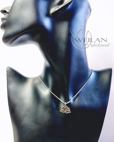 Lótusz ezüst medál viselése