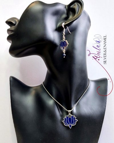 Tradició - Kalocsai - Tulipán ezüst tűzzománc szett viselése