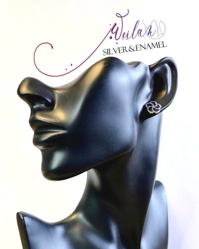 Karnevál - Virág ezüst tűzzománc fülbevaló viselése