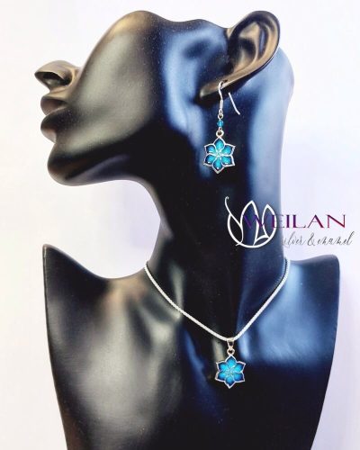 Clematis ezüst tűzzománc medál viselése