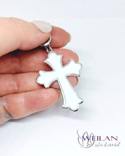 Liliomvégű latin kereszt - ezüst tűzzománc medál (fehér)