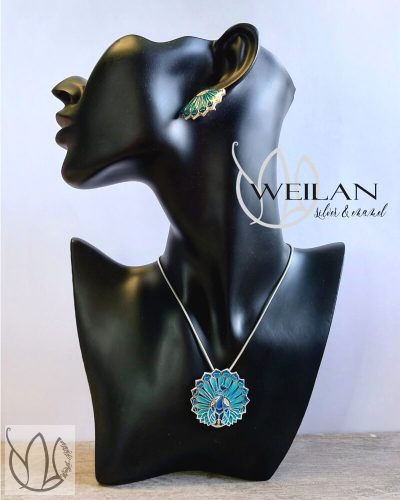 Fölszállott a páva - Büszke páva - ezüst tűzzománc szett viselése