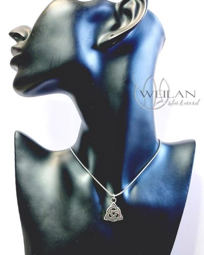 Trinity ezüst kismedál viselése