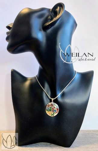 Tradició - Virágoskertem, kalocsai motívumú ezüst tűzzománc medál viselése