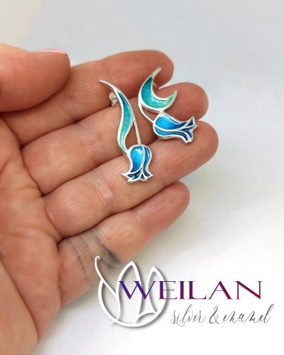 Virágszálam - aszimmetrikus, stiftes ezüst tűzzománc fülbevaló (világoskék-zöld)