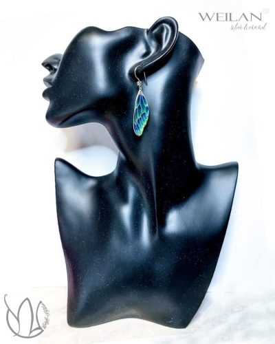 Wings - Dragonfly - ezüst ajour tűzzománc fülbevaló viselése