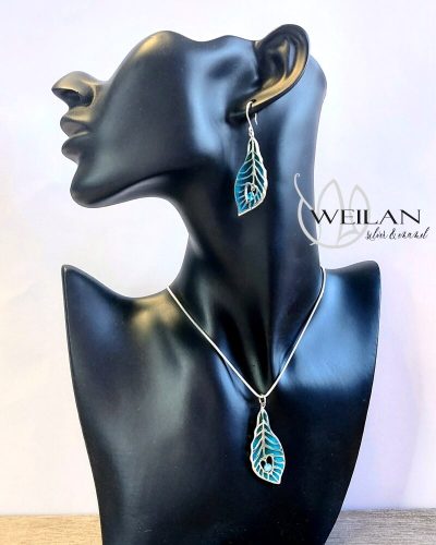 Fölszállott a páva - Pávatoll - ezüst ajour tűzzománc szett viselése